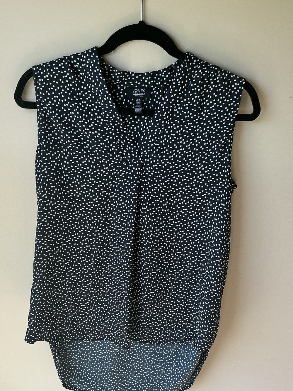 Jones New York Black and White Polka Dot Sleeveless V-Neck Blouse